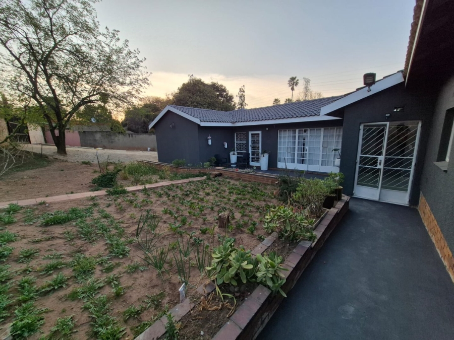 To Let 2 Bedroom Property for Rent in Bramley Manor Gauteng