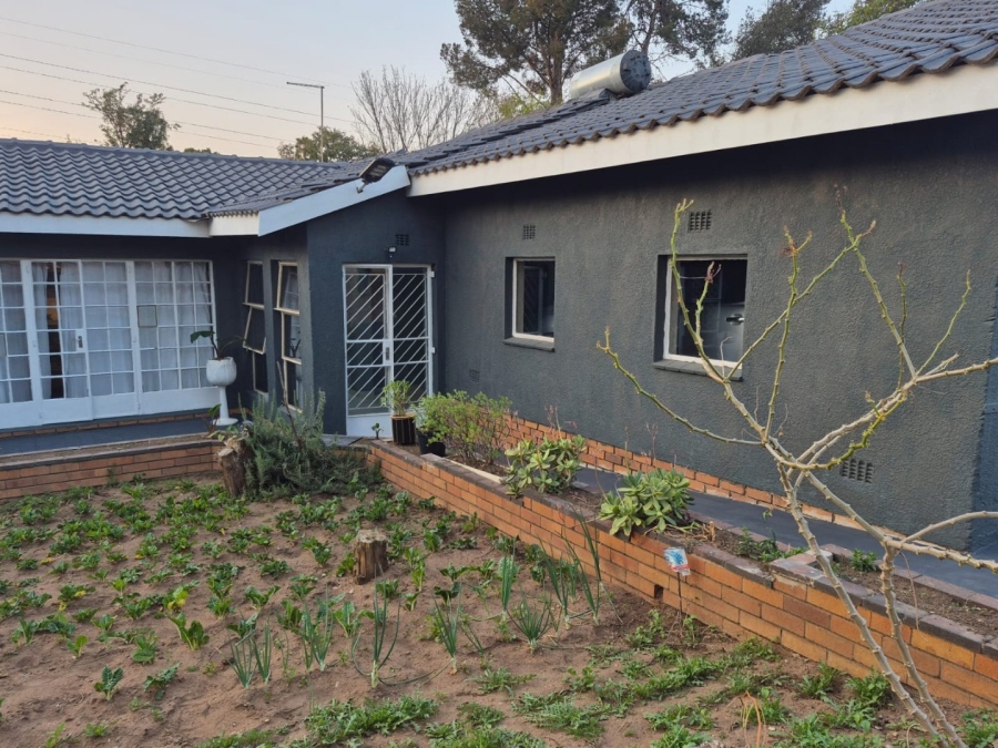 To Let 2 Bedroom Property for Rent in Bramley Manor Gauteng