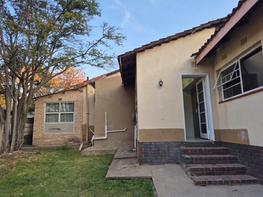 To Let 2 Bedroom Property for Rent in Bramley Manor Gauteng
