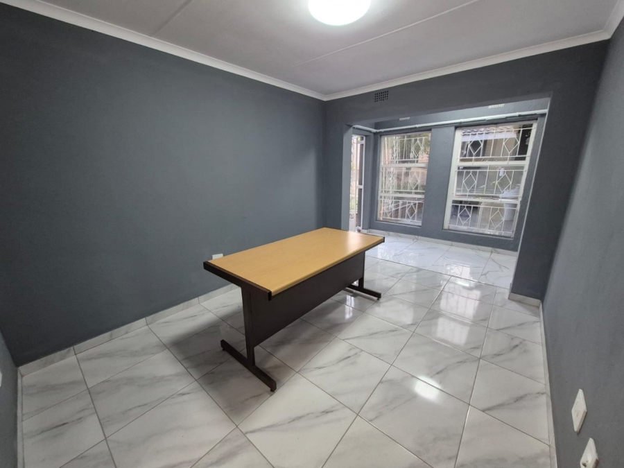 To Let 2 Bedroom Property for Rent in Bramley Manor Gauteng