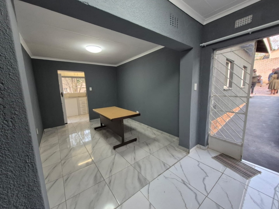 To Let 2 Bedroom Property for Rent in Bramley Manor Gauteng