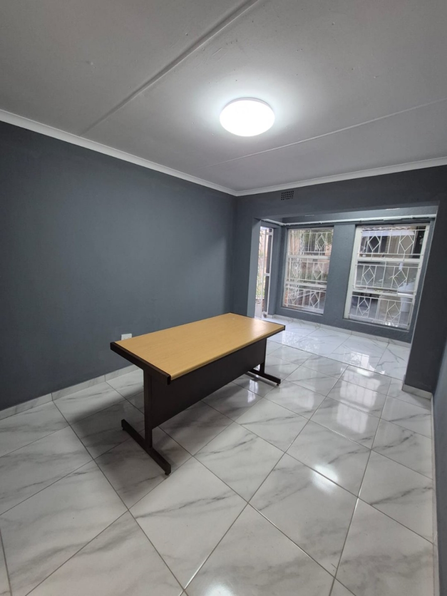 To Let 2 Bedroom Property for Rent in Bramley Manor Gauteng