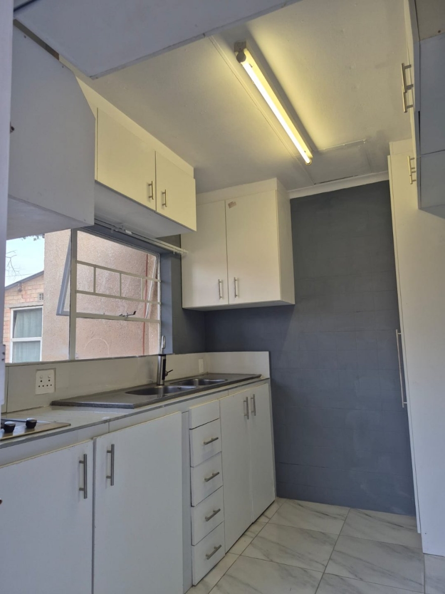 To Let 2 Bedroom Property for Rent in Bramley Manor Gauteng