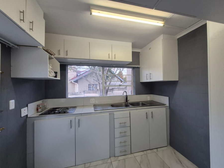 To Let 2 Bedroom Property for Rent in Bramley Manor Gauteng