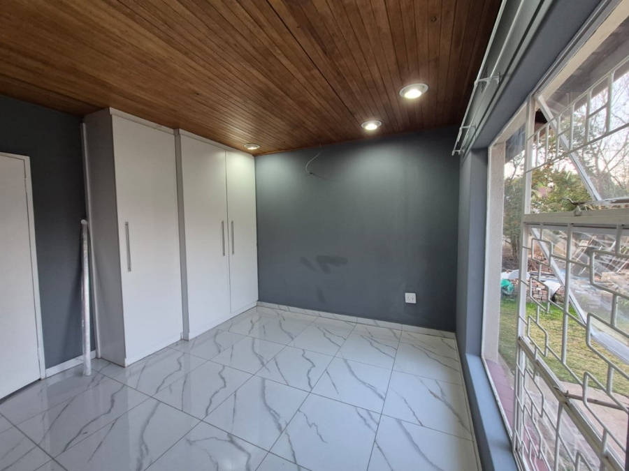 To Let 2 Bedroom Property for Rent in Bramley Manor Gauteng
