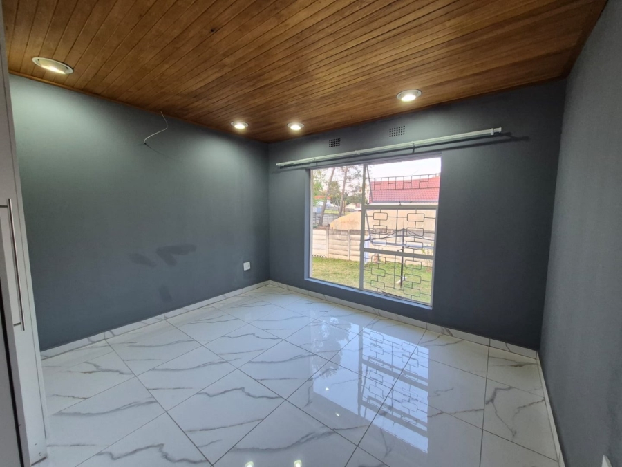 To Let 2 Bedroom Property for Rent in Bramley Manor Gauteng