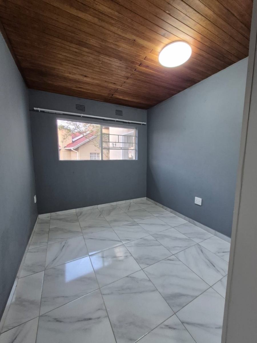To Let 2 Bedroom Property for Rent in Bramley Manor Gauteng