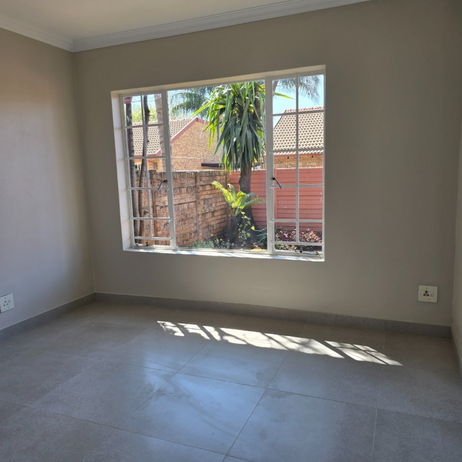 2 Bedroom Property for Sale in Garsfontein Gauteng