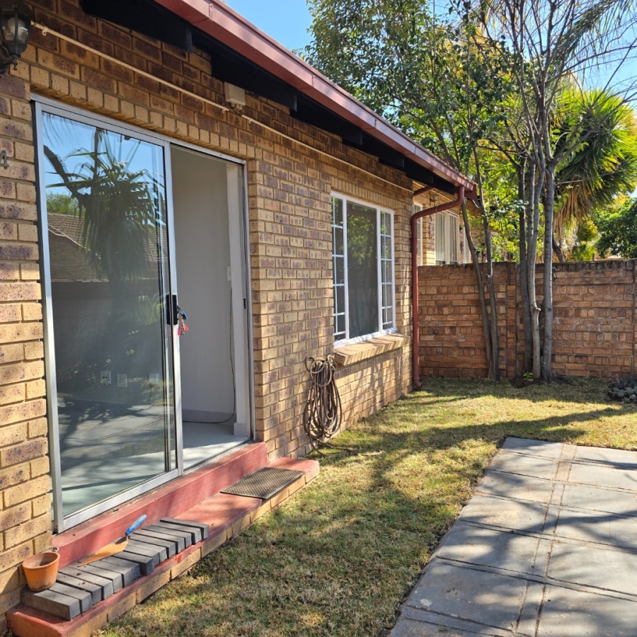 2 Bedroom Property for Sale in Garsfontein Gauteng