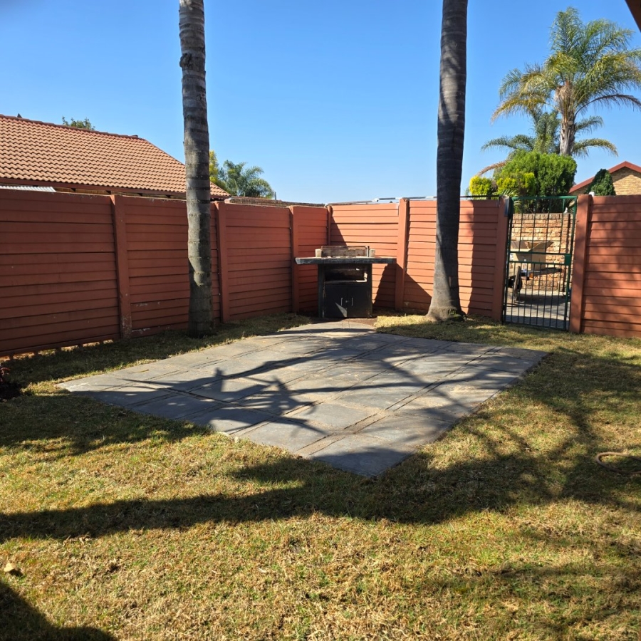 2 Bedroom Property for Sale in Garsfontein Gauteng