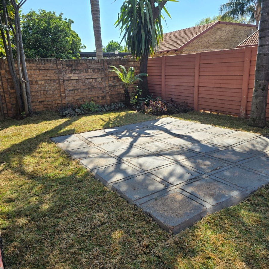 2 Bedroom Property for Sale in Garsfontein Gauteng