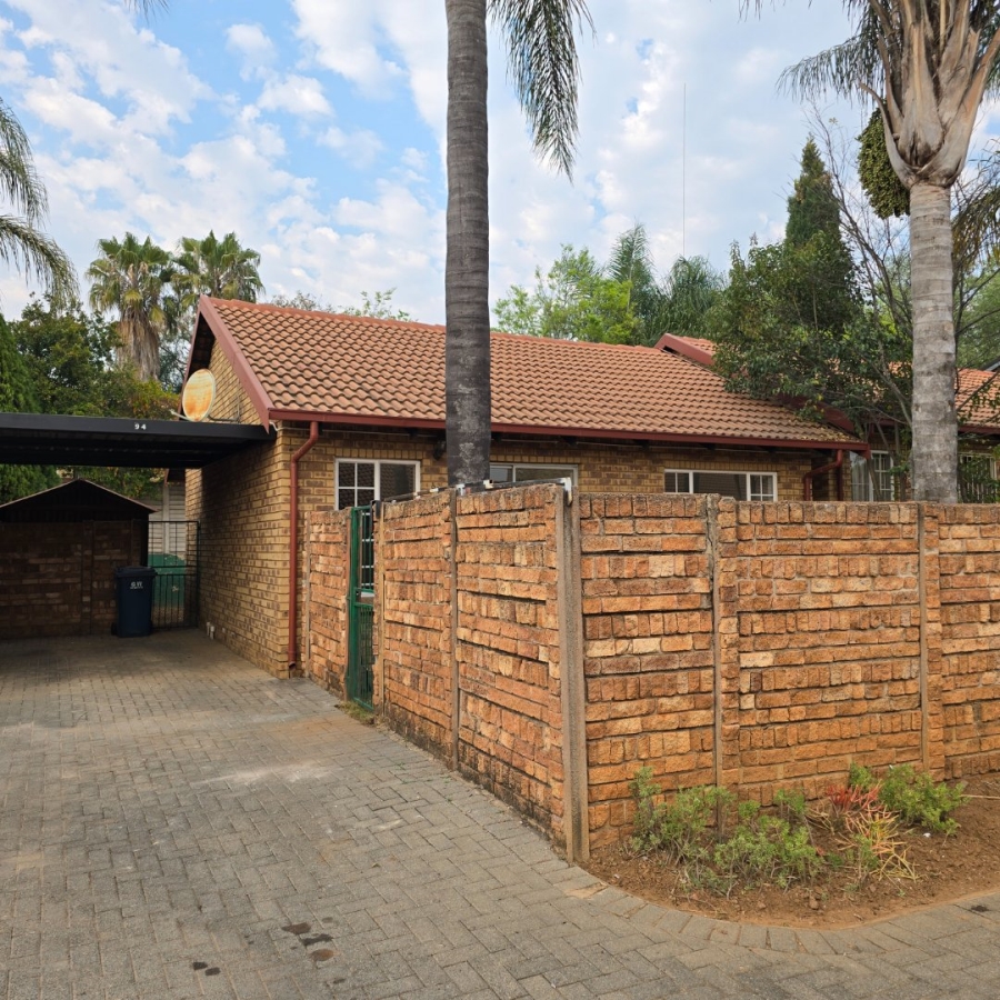 2 Bedroom Property for Sale in Garsfontein Gauteng