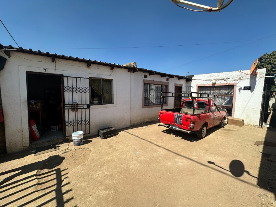 8 Bedroom Property for Sale in Olievenhoutbosch Gauteng