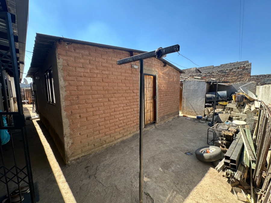 8 Bedroom Property for Sale in Olievenhoutbosch Gauteng