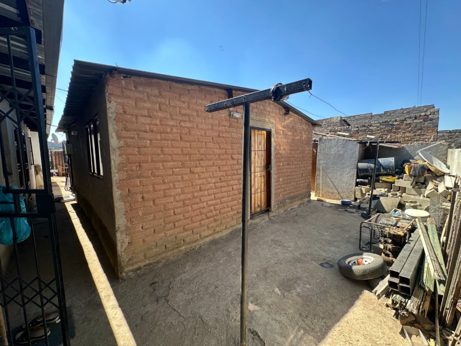 8 Bedroom Property for Sale in Olievenhoutbosch Gauteng