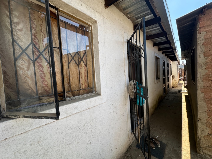 8 Bedroom Property for Sale in Olievenhoutbosch Gauteng