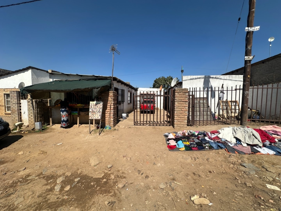 8 Bedroom Property for Sale in Olievenhoutbosch Gauteng