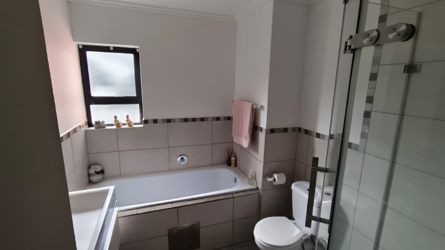 3 Bedroom Property for Sale in Sebenza Gauteng