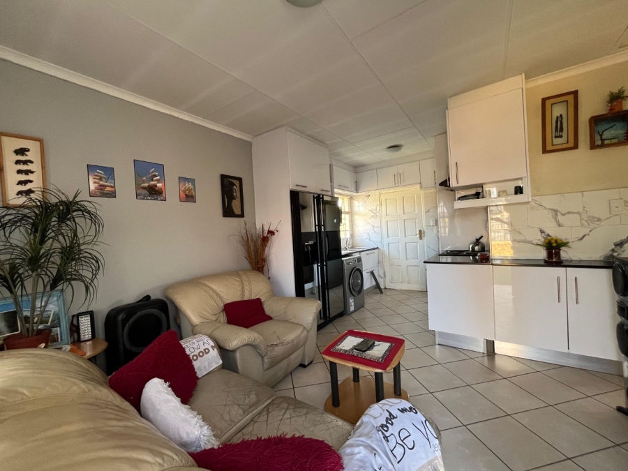 2 Bedroom Property for Sale in Kirkney Gauteng
