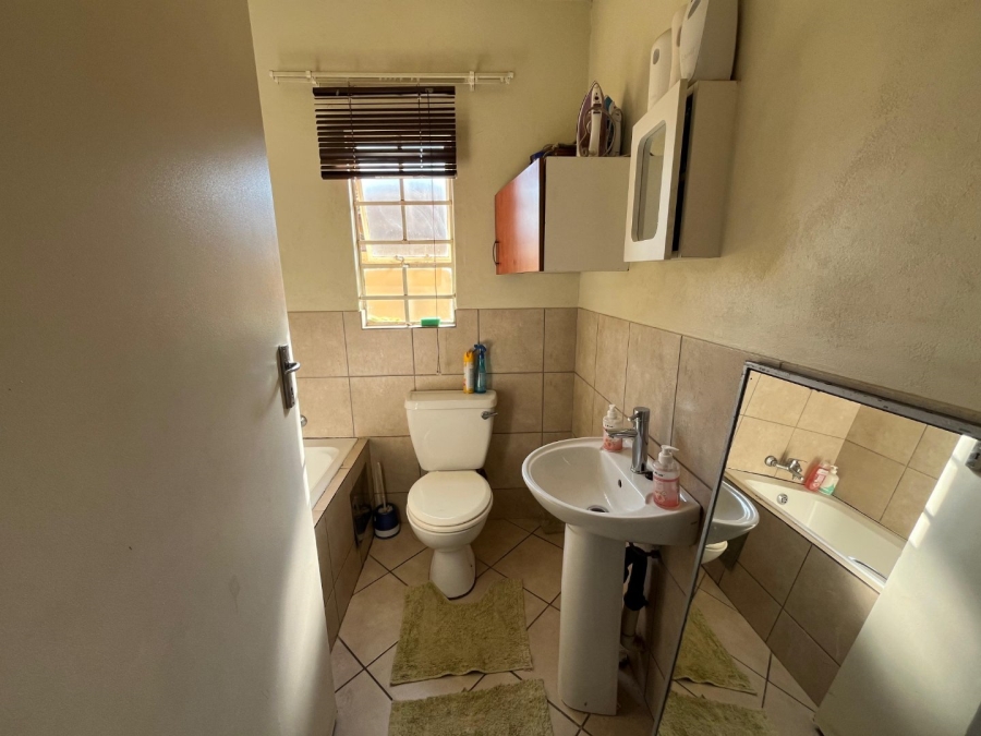 2 Bedroom Property for Sale in Kirkney Gauteng