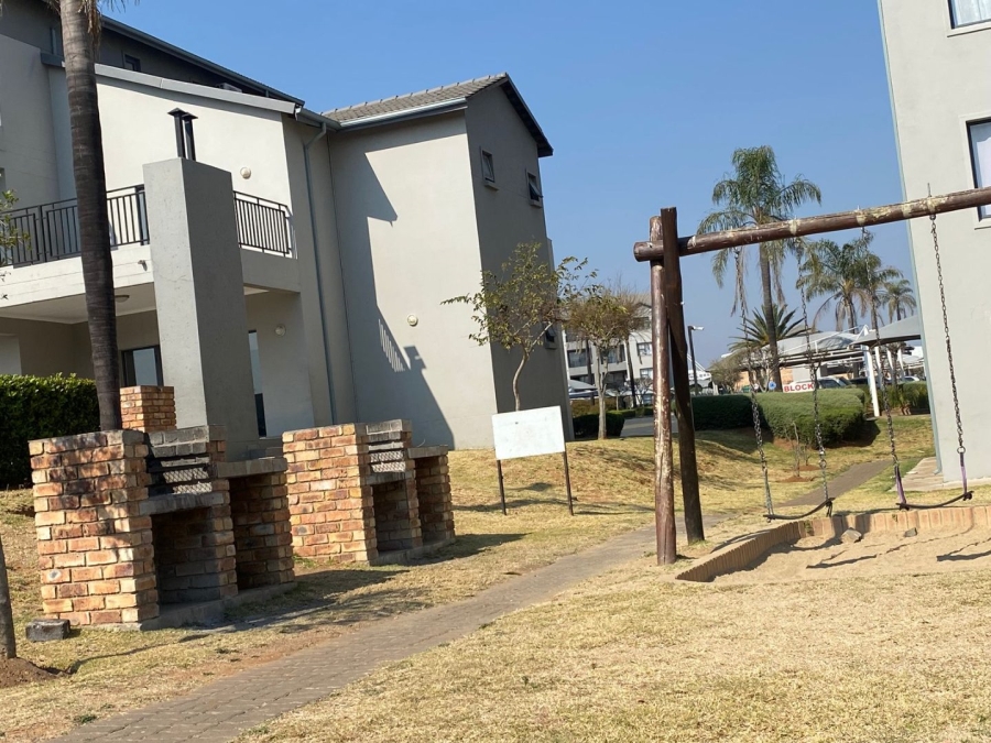 2 Bedroom Property for Sale in Erand Gardens Gauteng