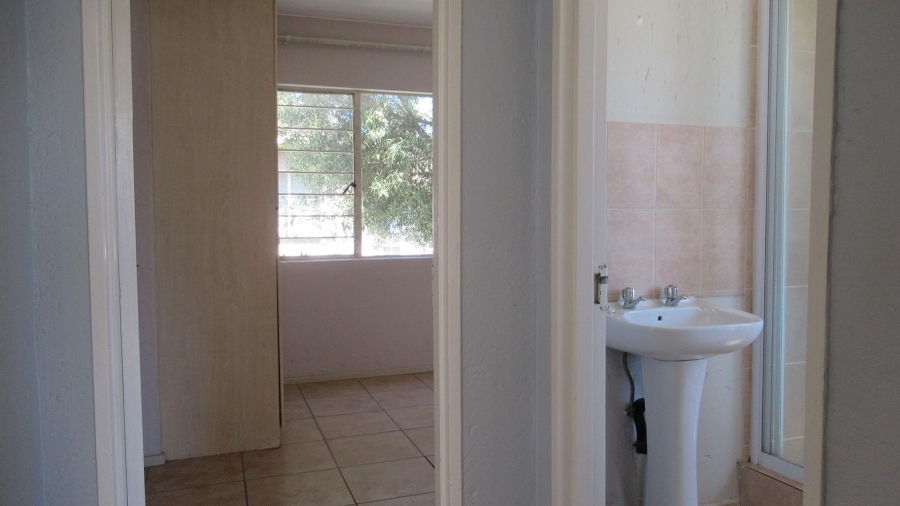 2 Bedroom Property for Sale in Klippoortje Gauteng