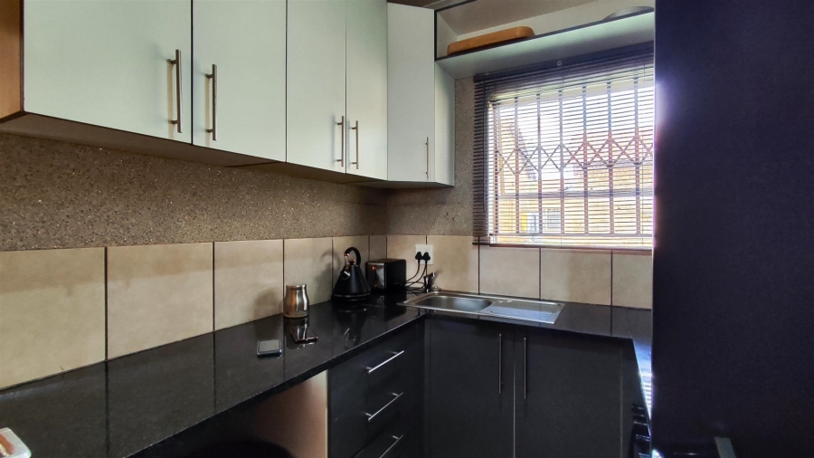 2 Bedroom Property for Sale in Dawn Park Gauteng