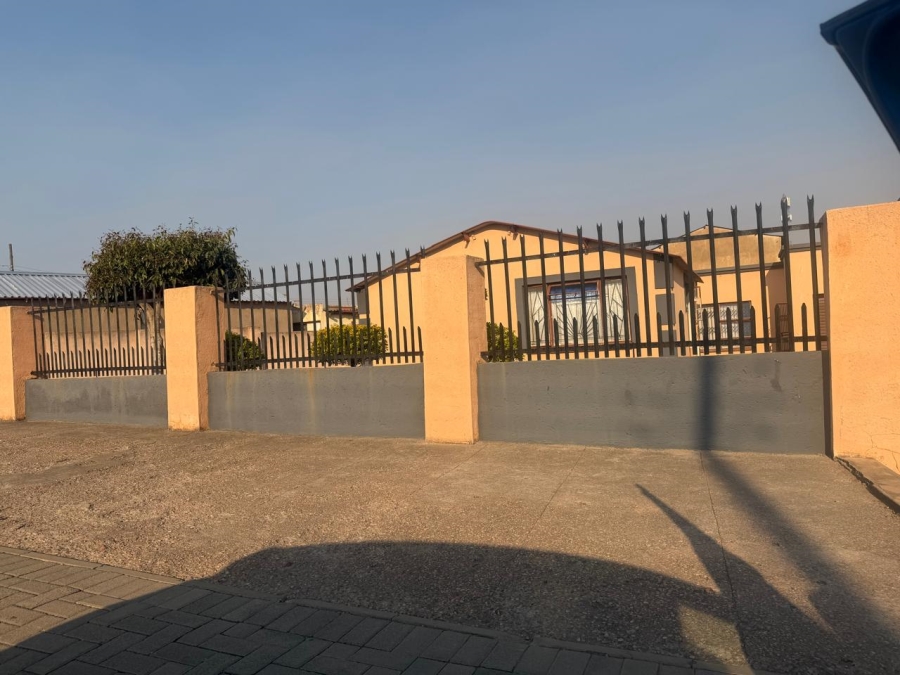 2 Bedroom Property for Sale in Tembisa Central Gauteng