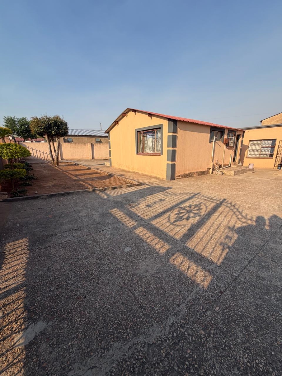 2 Bedroom Property for Sale in Tembisa Central Gauteng