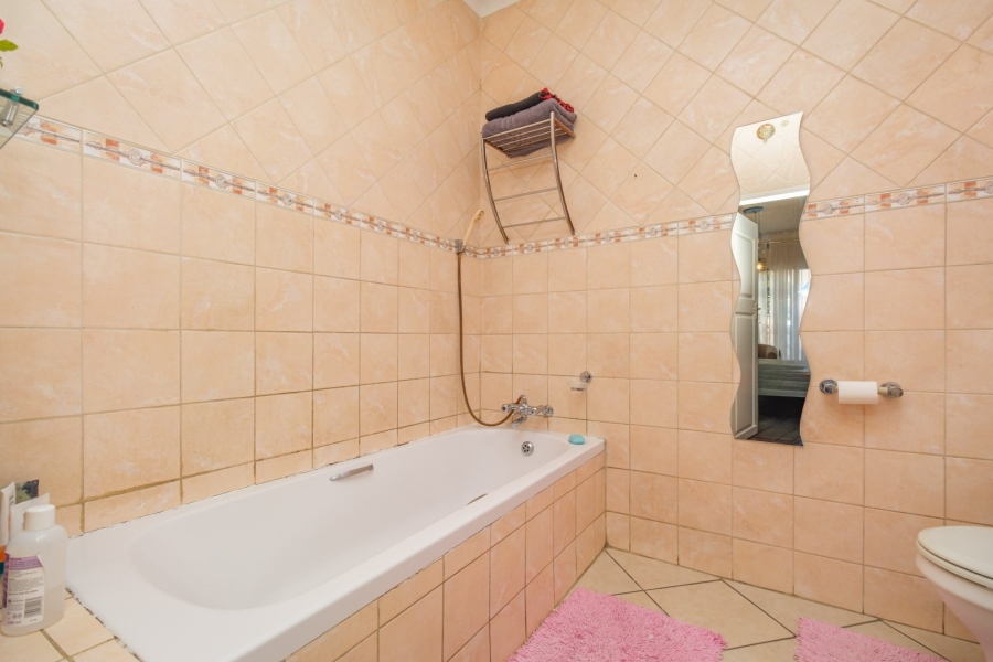 3 Bedroom Property for Sale in Noordwyk Gauteng