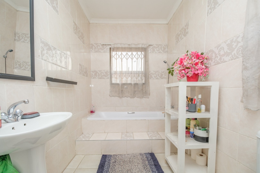 3 Bedroom Property for Sale in Noordwyk Gauteng