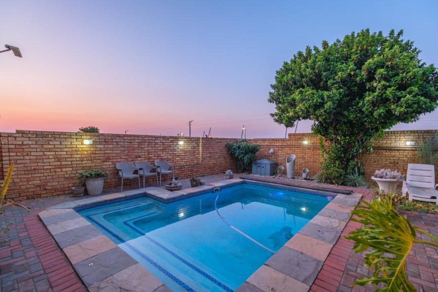 3 Bedroom Property for Sale in Noordwyk Gauteng