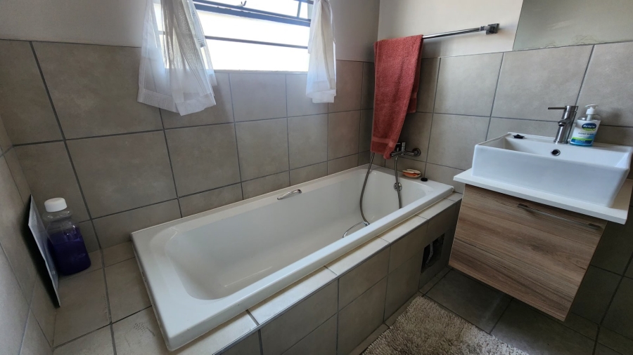 To Let 3 Bedroom Property for Rent in Sagewood Gauteng