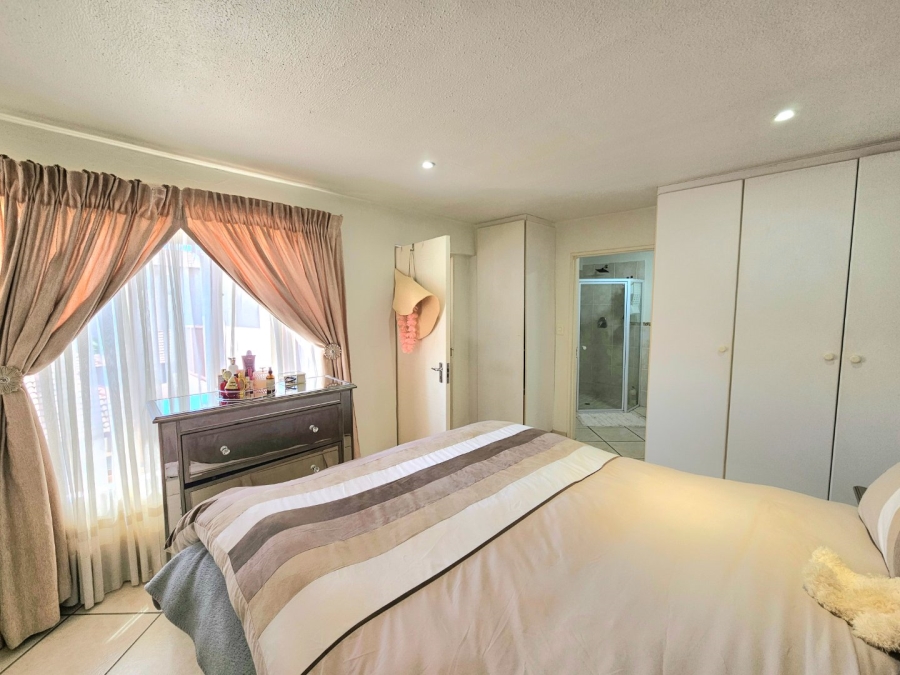 1 Bedroom Property for Sale in Broadacres Gauteng