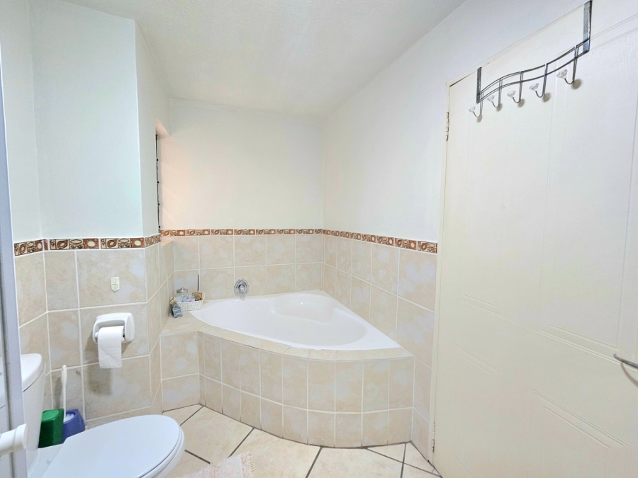 1 Bedroom Property for Sale in Broadacres Gauteng
