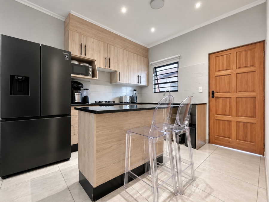 To Let 2 Bedroom Property for Rent in Glen Austin Gauteng