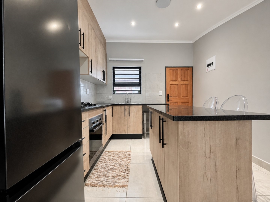 To Let 2 Bedroom Property for Rent in Glen Austin Gauteng