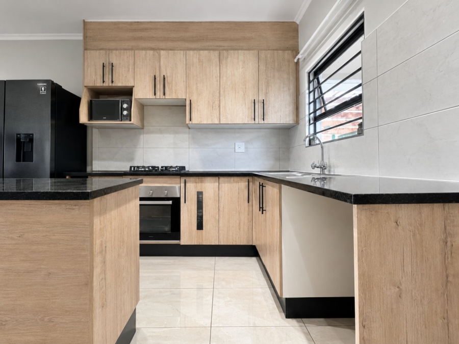 To Let 2 Bedroom Property for Rent in Glen Austin Gauteng