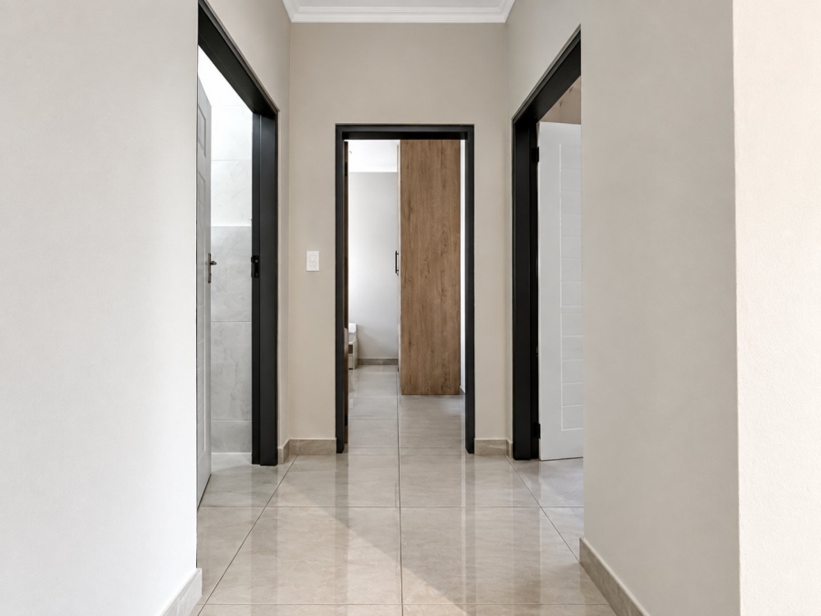 To Let 2 Bedroom Property for Rent in Glen Austin Gauteng