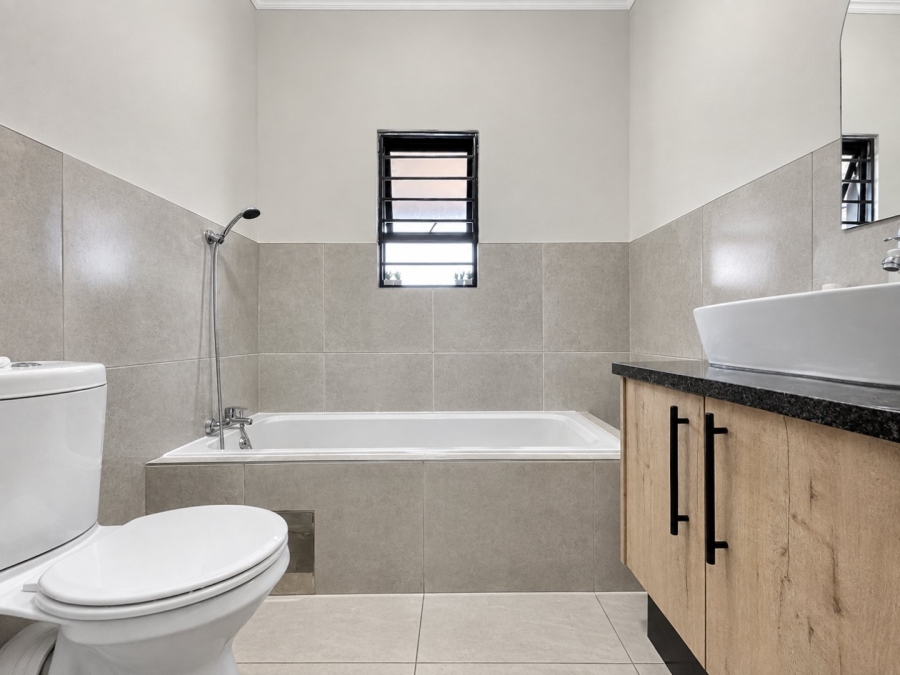 To Let 2 Bedroom Property for Rent in Glen Austin Gauteng