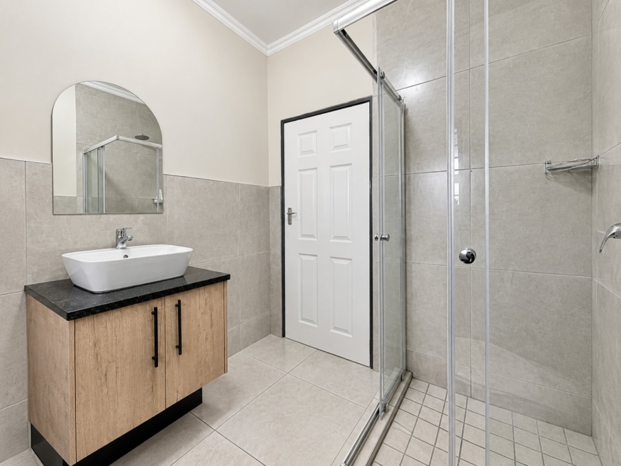 To Let 2 Bedroom Property for Rent in Glen Austin Gauteng
