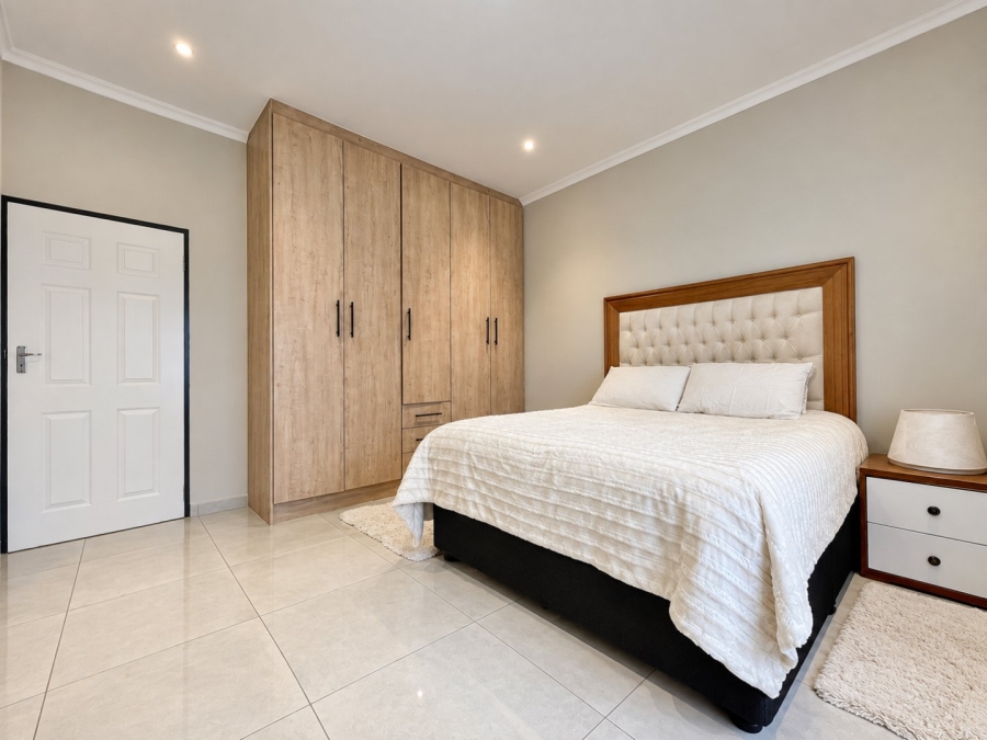 To Let 2 Bedroom Property for Rent in Glen Austin Gauteng