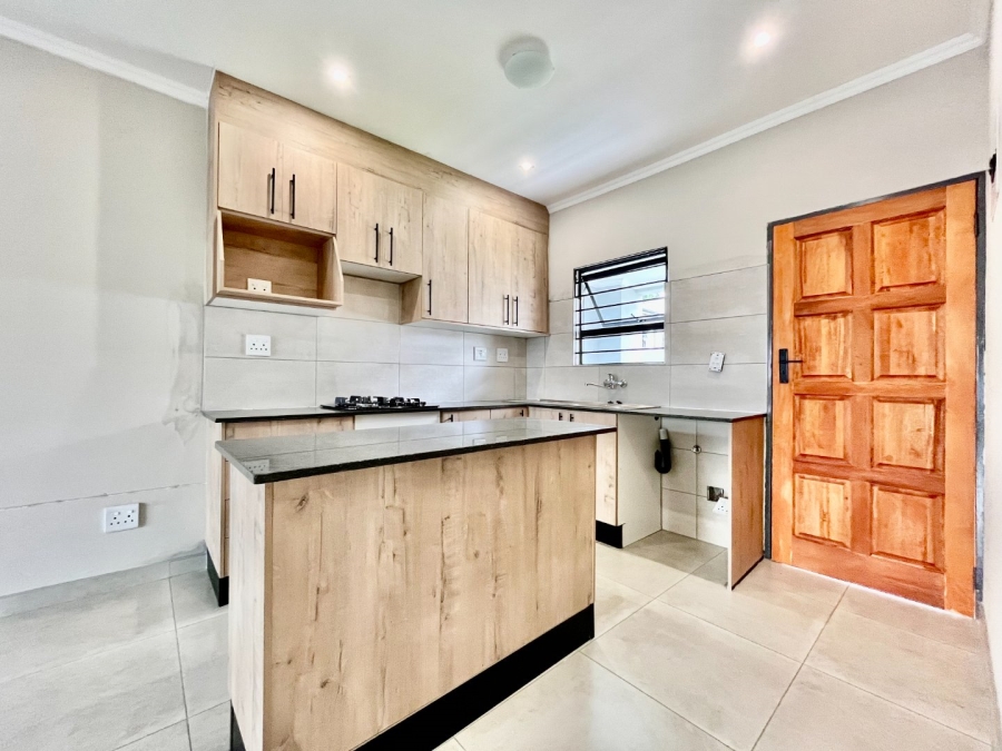 To Let 2 Bedroom Property for Rent in Glen Austin Gauteng