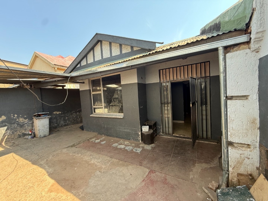 8 Bedroom Property for Sale in Bezuidenhout Valley Gauteng