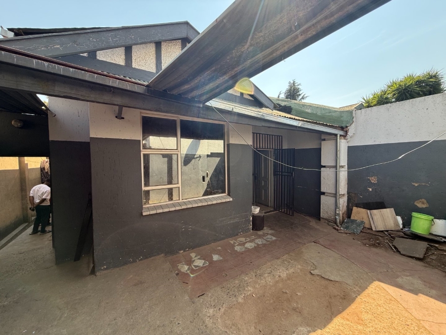 8 Bedroom Property for Sale in Bezuidenhout Valley Gauteng