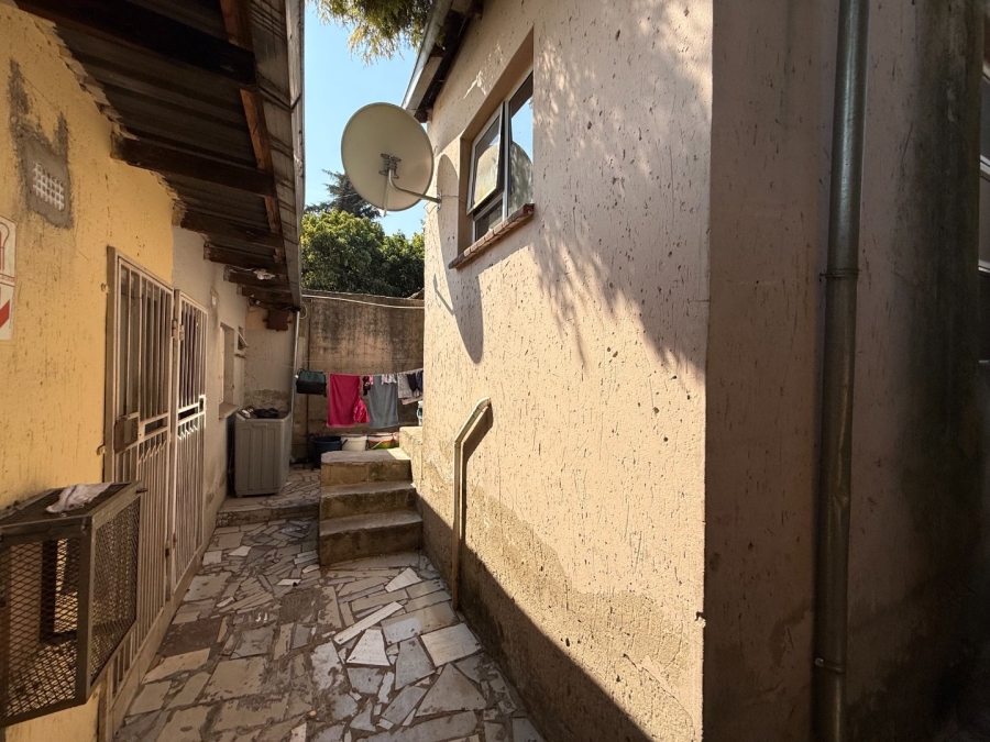 8 Bedroom Property for Sale in Bezuidenhout Valley Gauteng