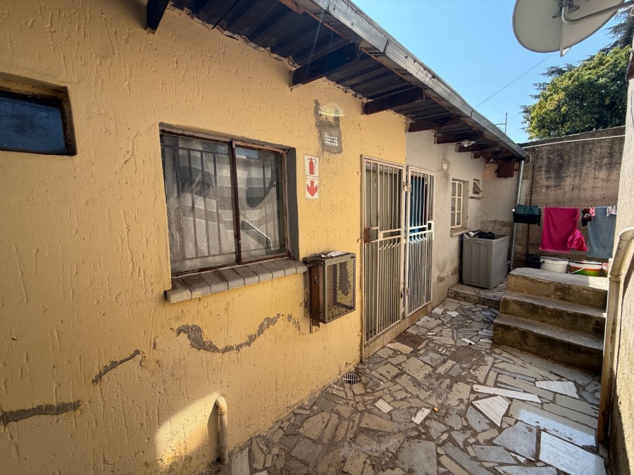 8 Bedroom Property for Sale in Bezuidenhout Valley Gauteng