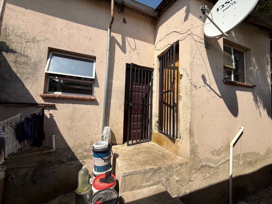 8 Bedroom Property for Sale in Bezuidenhout Valley Gauteng
