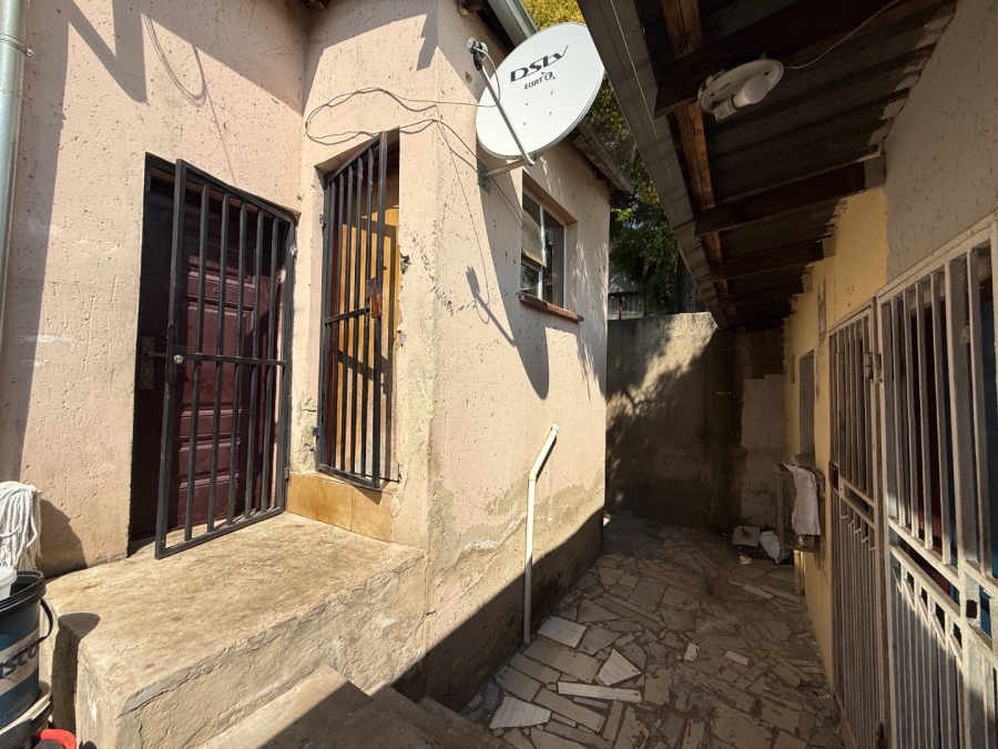 8 Bedroom Property for Sale in Bezuidenhout Valley Gauteng