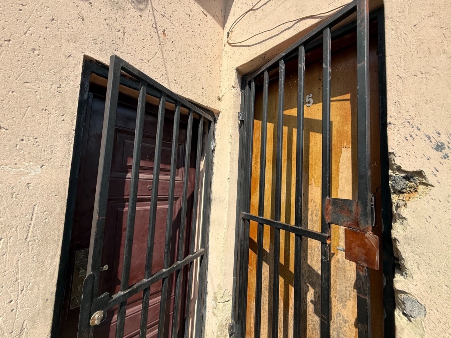 8 Bedroom Property for Sale in Bezuidenhout Valley Gauteng